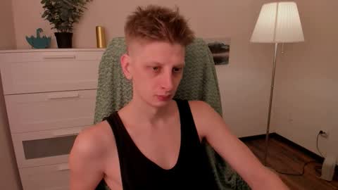 Snapshot of slim_andy chatting on November 14, 8:18 pm Andy online show from November 14, 8:18 pm