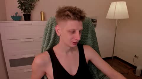 Snapshot of slim_andy chatting on November 20, 8:19 pm Andy online show from November 20, 8:19 pm