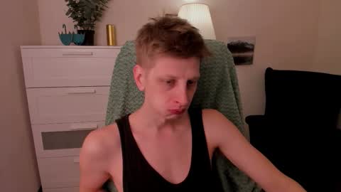 Snapshot of slim_andy chatting on December 14, 8:24 pm Andy online show from December 14, 8:24 pm