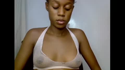 Snapshot of slim_candy12 chatting on June 23, 7:56 pm Lily online show from June 23, 7:56 pm