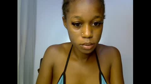 Snapshot of slim_candy12 chatting on July 15, 7:24 am Lily online show from July 15, 7:24 am
