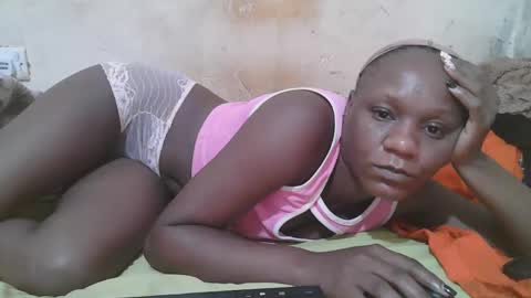 Snapshot of slim_girl3 chatting on May 6, 3:24 am slim_girl3 online show from May 6, 3:24 am