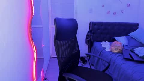 Snapshot of slim_master12 chatting on December 6, 5:53 am slim_master12 online show from December 6, 5:53 am