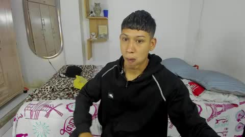 Snapshot of slim_master12 chatting on December 21, 1:32 pm slim_master12 online show from December 21, 1:32 pm