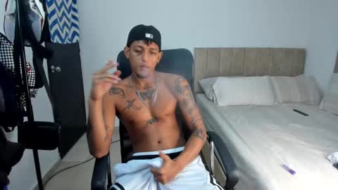 Snapshot of slim_master12 chatting on December 4, 9:56 pm slim_master12 online show from December 4, 9:56 pm