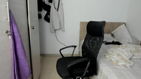 slim_master12 online show from March 4, 9:43 pm