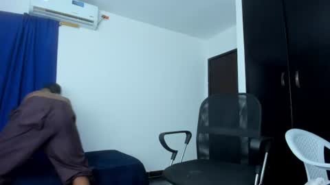 Snapshot of slim_master12 chatting on June 25, 11:53 pm slim_master12 online show from June 25, 11:53 pm
