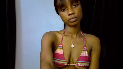 Snapshot of slim_petitqueen chatting on November 9, 8:29 pm Alice online show from November 9, 8:29 pm