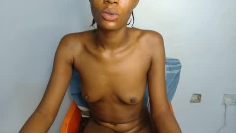 Snapshot of slim_wetpussyy chatting on June 30, 8:43 pm Bella online show from June 30, 8:43 pm