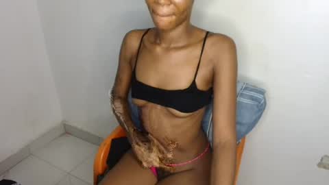 Snapshot of slim_wetpussyy chatting on August 1, 6:07 pm Bella online show from August 1, 6:07 pm