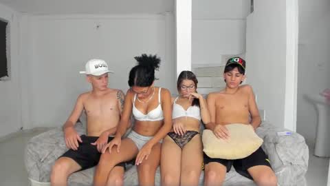 Snapshot of slim_work chatting on November 10, 9:14 pm boy without tattoo Bryan -- with tatto Alan - New girl harper online show from November 10, 9:14 pm