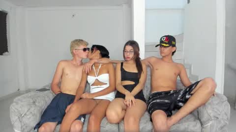 Snapshot of slim_work chatting on November 12, 8:30 pm boy without tattoo Bryan -- with tatto Alan - New girl harper online show from November 12, 8:30 pm