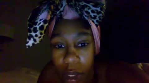 Snapshot of slimmmgooodiexoxo chatting on December 11, 12:34 pm slimmmgooodiexoxo online show from December 11, 12:34 pm