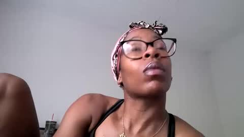 Snapshot of slimmmgooodiexoxo chatting on September 24, 12:19 pm slimmmgooodiexoxo online show from September 24, 12:19 pm