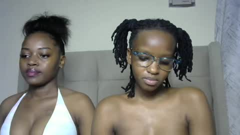 Snapshot of slimthicky_12 chatting on June 23, 10:30 pm slim online show from June 23, 10:30 pm