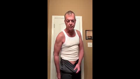 Snapshot of slimtrimdad chatting on December 22, 11:40 am slimtrimdad online show from December 22, 11:40 am