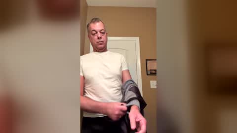 Snapshot of slimtrimdad chatting on February 3, 11:37 am slimtrimdad online show from February 3, 11:37 am