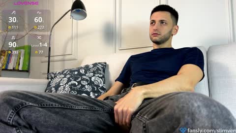 Snapshot of slimvers chatting on January 8, 6:52 am Art online show from January 8, 6:52 am