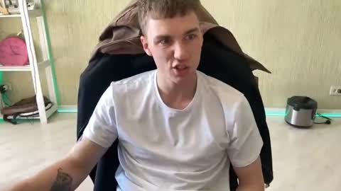 Snapshot of slippery_baby chatting on June 19, 10:30 am Mila online show from June 19, 10:30 am