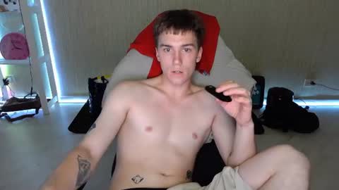 Snapshot of slippery_baby chatting on July 13, 9:50 pm Mila online show from July 13, 9:50 pm