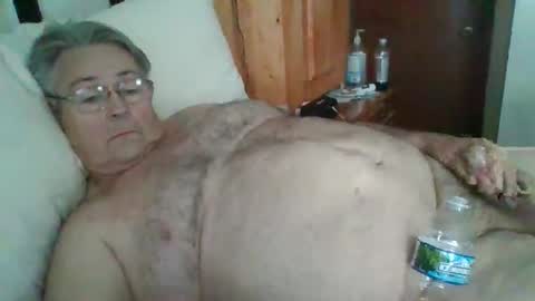 Snapshot of slippery_duck chatting on April 27, 6:17 pm slippery_duck online show from April 27, 6:17 pm