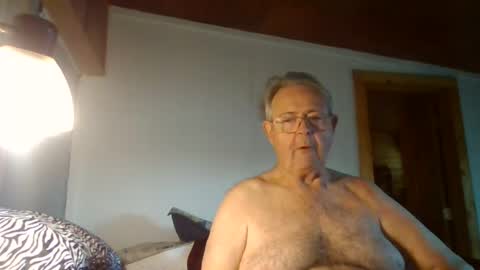 Snapshot of slippery_duck chatting on July 22, 11:35 am slippery_duck online show from July 22, 11:35 am
