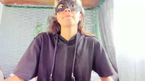 slone03 online show from October 31, 3:46 pm