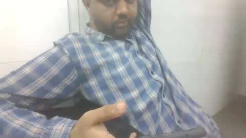 Snapshot of slothslav chatting on February 1, 5:39 am slothslav online show from February 1, 5:39 am