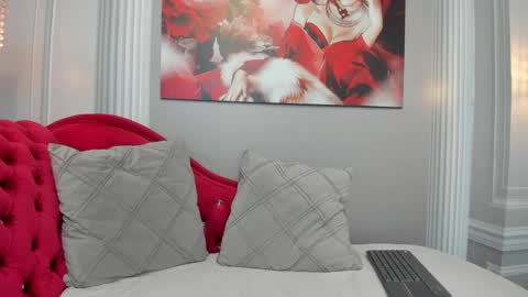 Snapshot of slut_milf4u chatting on February 5, 12:17 pm Paola online show from February 5, 12:17 pm