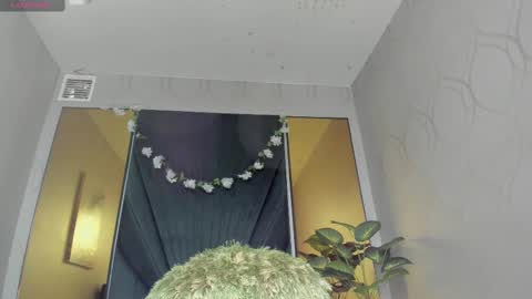 Snapshot of slut_milf4u chatting on February 11, 5:29 pm Paola online show from February 11, 5:29 pm