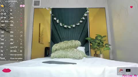 Snapshot of slut_milf4u chatting on February 16, 5:37 am Paola online show from February 16, 5:37 am