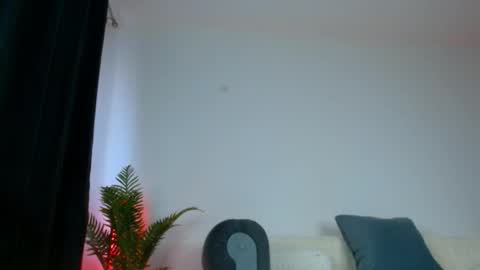 Snapshot of slut_tattoogirl chatting on June 3, 6:05 am Ariana online show from June 3, 6:05 am