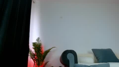 Snapshot of slut_tattoogirl chatting on June 5, 7:14 am Ariana online show from June 5, 7:14 am