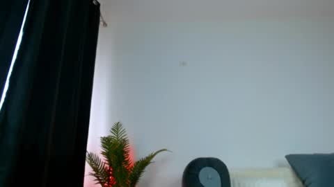 Snapshot of slut_tattoogirl chatting on June 6, 6:51 am Ariana online show from June 6, 6:51 am