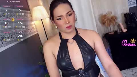 Snapshot of sluthotcummer69x chatting on April 6, 9:27 pm EMPRESS GODDESS KRISTINE online show from April 6, 9:27 pm