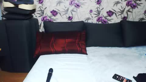 slutihmami online show from November 22, 6:40 pm