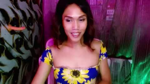 Snapshot of slutqueen_raz chatting on June 1, 11:56 am Raz online show from June 1, 11:56 am