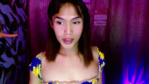 Snapshot of slutqueen_raz chatting on June 14, 1:14 am Raz online show from June 14, 1:14 am