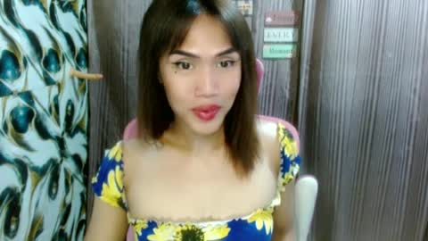 Snapshot of slutqueen_raz chatting on June 20, 3:20 am Raz online show from June 20, 3:20 am