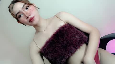 Snapshot of slutty_rose69 chatting on May 4, 10:55 am slutty_rose69 online show from May 4, 10:55 am