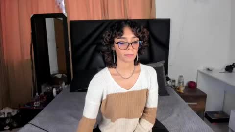 Snapshot of slutty_venus7 chatting on July 9, 10:25 pm slutty_venus7 online show from July 9, 10:25 pm