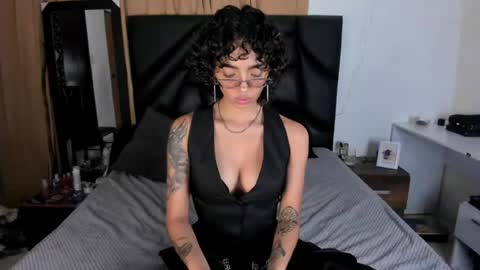 Snapshot of slutty_venus7 chatting on July 25, 12:53 am slutty_venus7 online show from July 25, 12:53 am