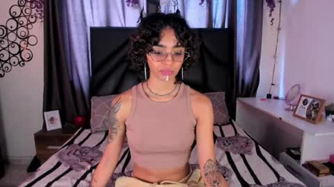 Snapshot of slutty_venus7 chatting on August 2, 3:21 pm slutty_venus7 online show from August 2, 3:21 pm