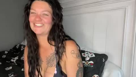 Snapshot of sluttycouple840 chatting on July 29, 2:32 am sluttycouple840 online show from July 29, 2:32 am