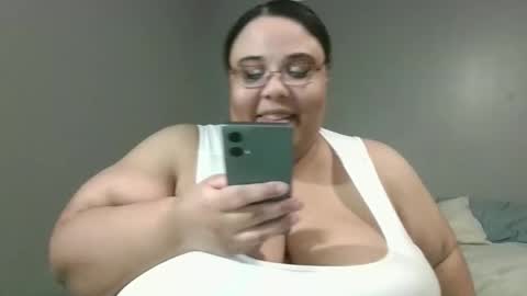 Snapshot of sluttyjess31 chatting on May 7, 2:28 am Jessica online show from May 7, 2:28 am