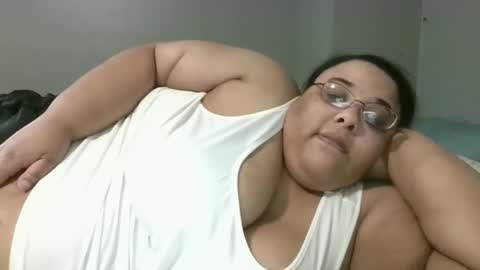 Snapshot of sluttyjess31 chatting on May 13, 2:20 am Jessica online show from May 13, 2:20 am