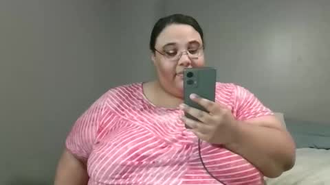Snapshot of sluttyjess31 chatting on May 14, 12:17 am Jessica online show from May 14, 12:17 am