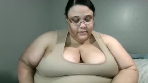 Snapshot of sluttyjess31 chatting on June 4, 2:39 am Jessica online show from June 4, 2:39 am