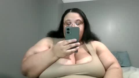 Snapshot of sluttyjess31 chatting on June 15, 12:57 am Jessica online show from June 15, 12:57 am