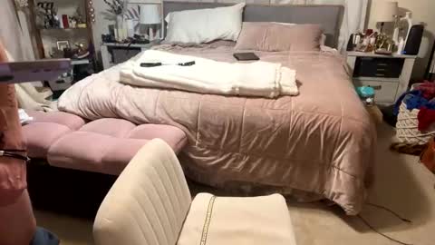 Snapshot of sluttysofia_ chatting on December 10, 5:50 am Sluttysofia online show from December 10, 5:50 am